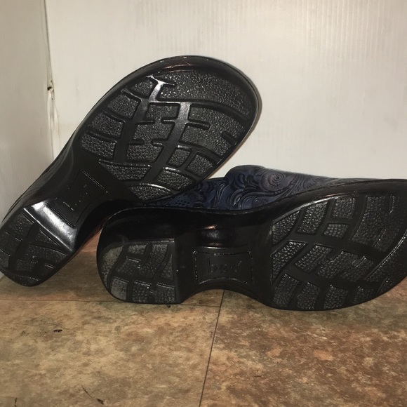 B.O.C Blue and Black print clogs sz 8m - Picture 7 of 9
